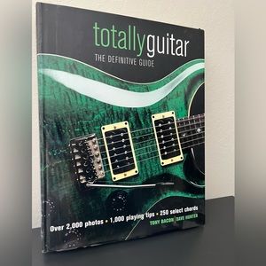 Totally Guitar the Definitive Guide by Tony Bacon and Dave Hunter [Hardback]